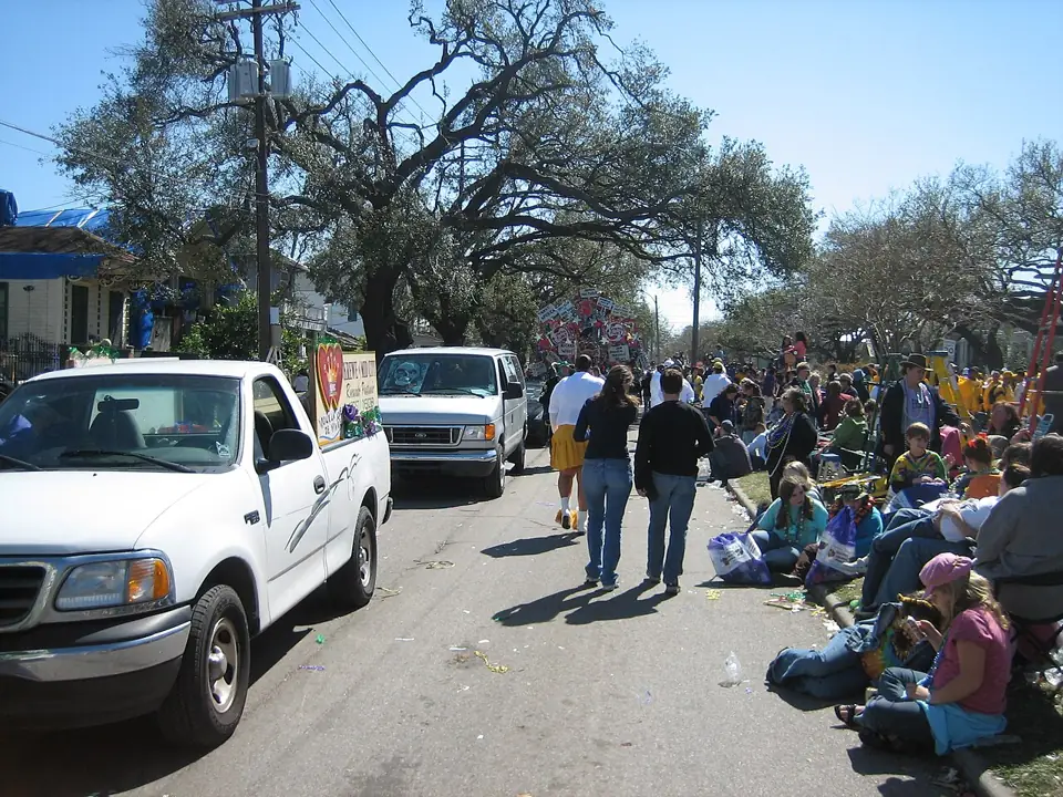 Krewe of Mid City 2006 — photo from Wikimedia Commons